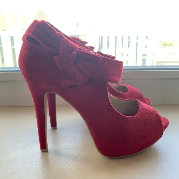 Red Bow Heels - Picture 6 of 8